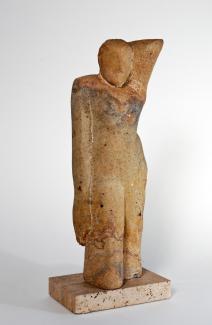 Stehende mit erhobenem Arm, 2011, Postaer Sandstein